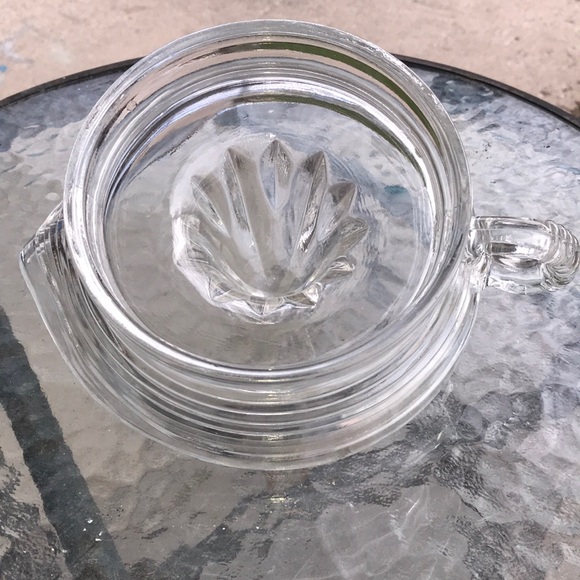 Real Crystal Large 8 inch Vintage Ribbed Crystal Glass Citrus Juicer with Handle - Picture 7 of 9